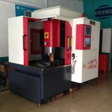  浙江省寧海縣力洋一鳴數控機械廠 主營 數控機床 電腦雕銑機